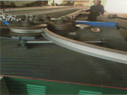 卷圆机设备主要的组成结构是主机